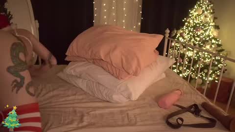 Snapshot of fuckingtoy_ chatting on 12.29.24 Eva         all my links   online show from 12.29.24