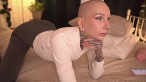 Snapshot of fuckingtoy_ chatting on 01.25.25 Eva         all my links   online show from 01.25.25