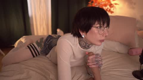 Snapshot of fuckingtoy_ chatting on 10.19.25 Eva         all my links   online show from 10.19.25