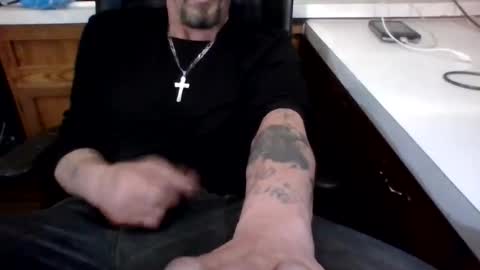 Snapshot of fuckmehard221187 chatting on 01.05.25 me online show from 01.05.25