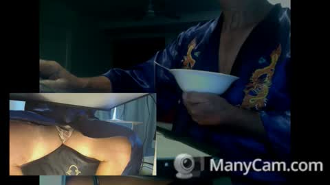 Snapshot of fullballbag chatting on 12.04.25 fullballbag online show from 12.04.25