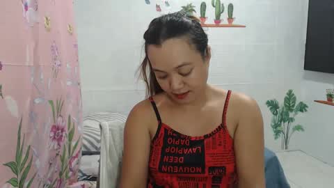 Snapshot of funluvnpinay4u chatting on 12.06.24 MAE online show from 12.06.24