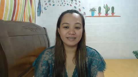 Snapshot of funluvnpinay4u chatting on 12.20.24 MAE online show from 12.20.24