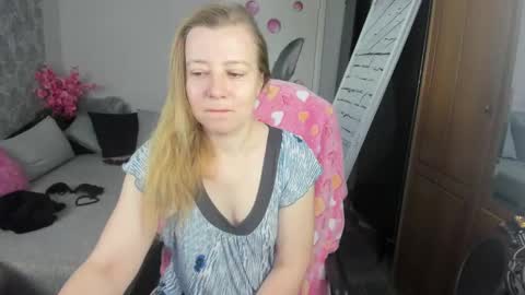 Snapshot of funny_bunny4 chatting on 12.21.24 funny_bunny4 online show from 12.21.24