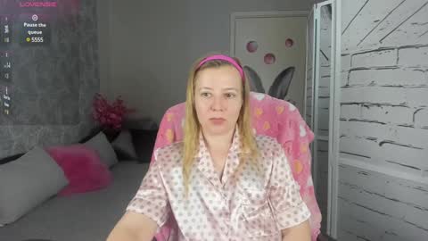 Snapshot of funny_bunny4 chatting on 12.21.24 funny_bunny4 online show from 12.21.24