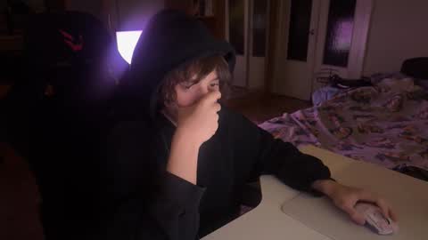 Snapshot of furiafap chatting on 09.24.25 Edward online show from 09.24.25