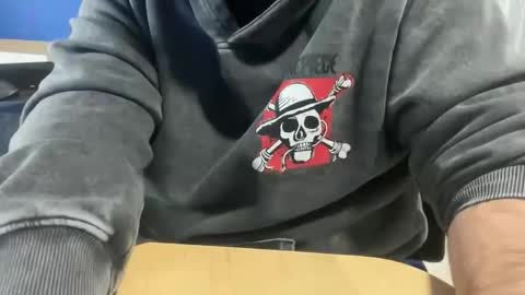 Snapshot of fuzitzu2 chatting on 11.19.25 fuzitzu2 online show from 11.19.25