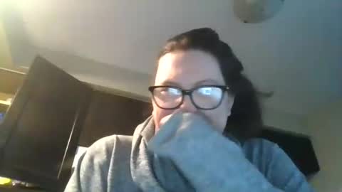 Snapshot of fuzzypeaches87 chatting on 12.15.25 fuzzypeaches87 online show from 12.15.25