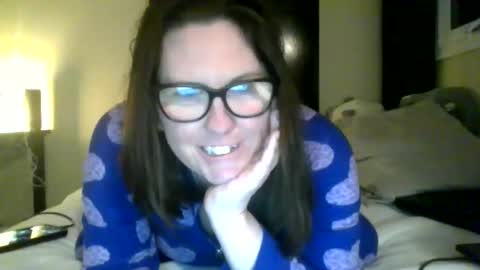 fuzzypeaches87 online show from 03.24.26