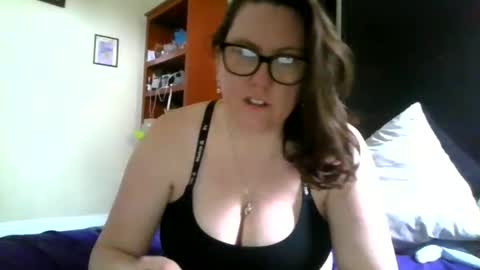 fuzzypeaches87 online show from 04.12.26