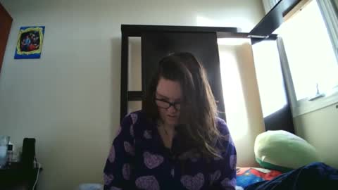 fuzzypeaches87 online show from 04.22.26
