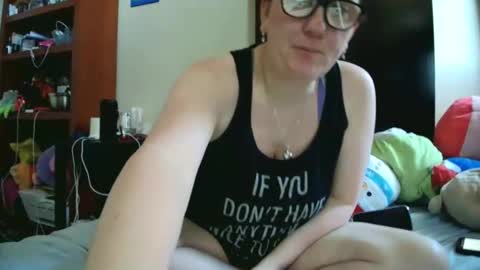 fuzzypeaches87 online show from 04.23.26