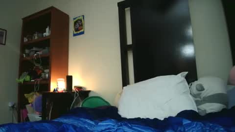 fuzzypeaches87 online show from 04.27.26
