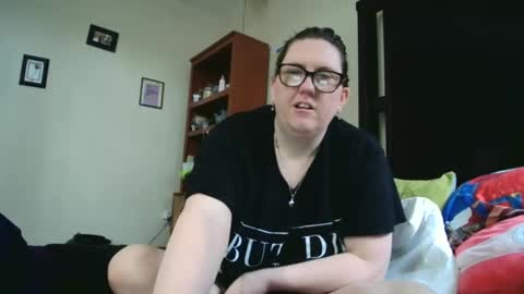 fuzzypeaches87 online show from 04.28.26