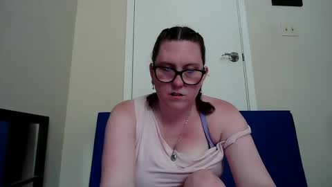 fuzzypeaches87 online show from 06.04.26