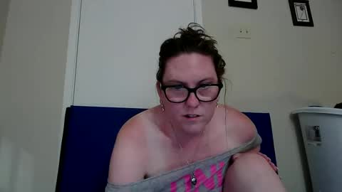 fuzzypeaches87 online show from 06.11.26