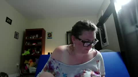 fuzzypeaches87 online show from 06.12.26