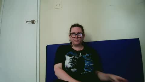 fuzzypeaches87 online show from 06.20.26