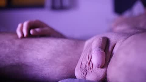 Snapshot of fvckinginfamouz chatting on 10.19.25 The Chillest Daddy online show from 10.19.25