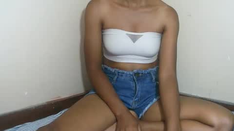 Snapshot of fyah1027 chatting on 10.10.25 fyah1027 online show from 10.10.25