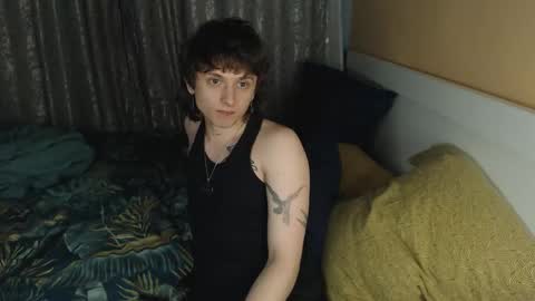 Snapshot of g1vememoney chatting on 11.11.25 Ian online show from 11.11.25