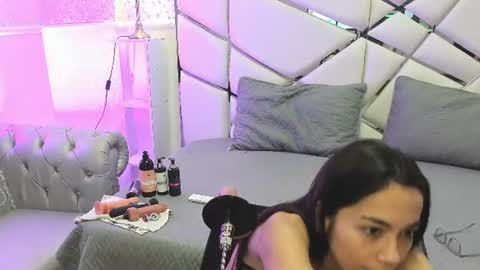 Snapshot of gabbieskinny chatting on 06.11.26 gabbieskinny online show from 06.11.26
