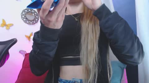 Snapshot of gabbyhills_ chatting on 10.15.25 Gabby online show from 10.15.25