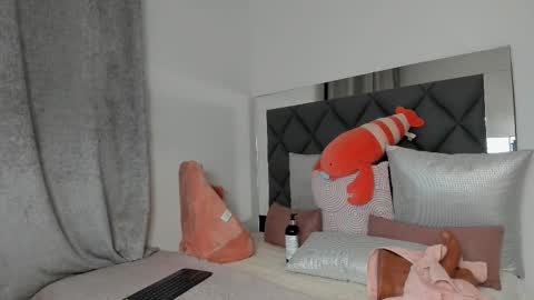   Instagram soygabi g   online show from 03.11.25