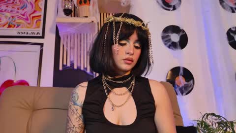 Snapshot of gaby_mason chatting on 10.30.25 Gaby online show from 10.30.25