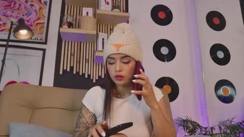 Snapshot of gaby_mason chatting on 11.30.25 Gaby online show from 11.30.25