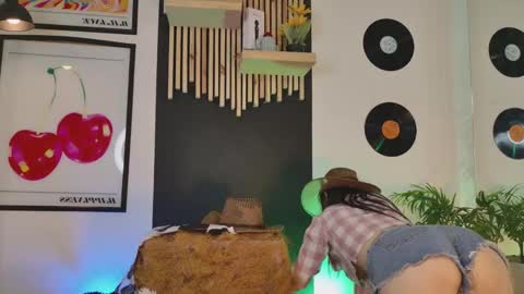 Snapshot of gaby_mason chatting on 12.21.25 Gaby online show from 12.21.25