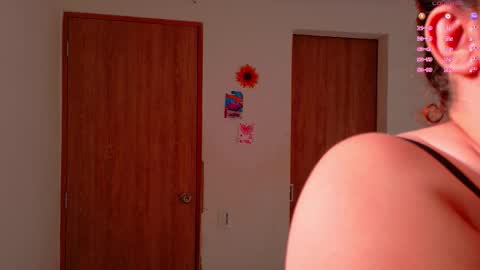 Snapshot of gaby_vegaa chatting on 11.17.25 gaby_vegaa online show from 11.17.25