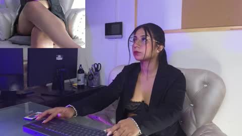 Snapshot of gabyttaylor chatting on 11.07.25 GABYTAYLOR online show from 11.07.25