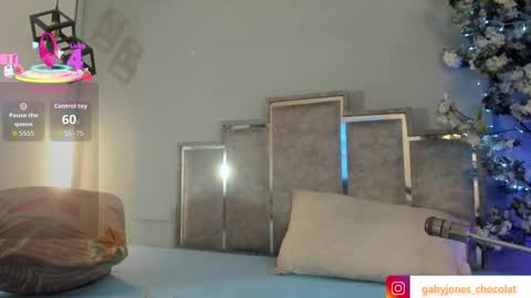 Snapshot of gabyyjones chatting on 09.25.25 gabyyjones online show from 09.25.25