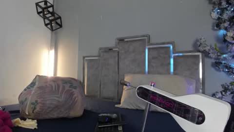 Snapshot of gabyyjones chatting on 10.15.25 gabyyjones online show from 10.15.25