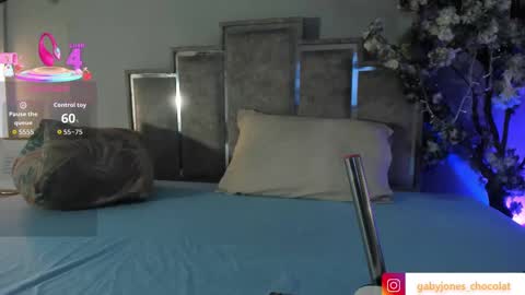 Snapshot of gabyyjones chatting on 10.17.25 gabyyjones online show from 10.17.25