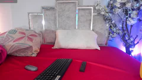 Snapshot of gabyyjones chatting on 10.25.25 gabyyjones online show from 10.25.25