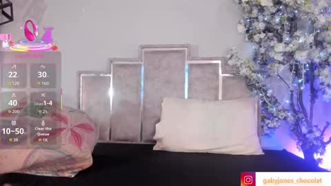 Snapshot of gabyyjones chatting on 10.27.25 gabyyjones online show from 10.27.25