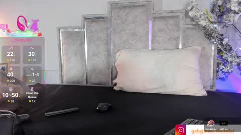 Snapshot of gabyyjones chatting on 10.29.25 gabyyjones online show from 10.29.25