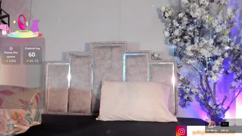 Snapshot of gabyyjones chatting on 11.16.25 gabyyjones online show from 11.16.25