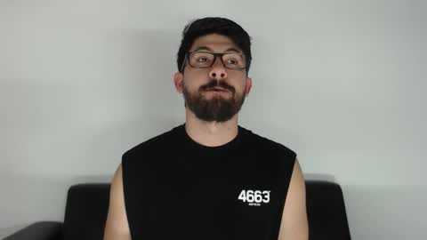 Snapshot of galit_g chatting on 11.03.25 Gari online show from 11.03.25