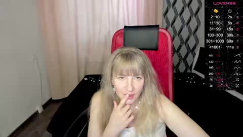 Snapshot of ganet469 chatting on 06.16.26 Janette online show from 06.16.26
