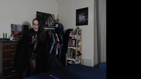 Snapshot of gangbangxxxgirl chatting on 02.22.25 HOT online show from 02.22.25