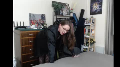 Snapshot of gangbangxxxgirl chatting on 09.13.25 HOT online show from 09.13.25