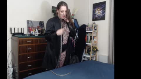 Snapshot of gangbangxxxgirl chatting on 10.25.25 HOT online show from 10.25.25