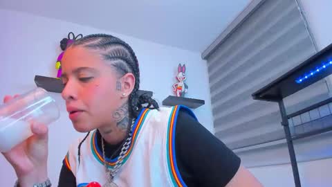 Snapshot of gangster_girl chatting on 11.04.25 GANG online show from 11.04.25