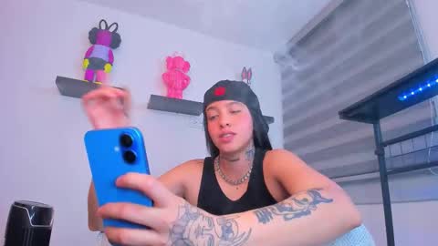 Snapshot of gangster_girl chatting on 11.12.25 GANG online show from 11.12.25