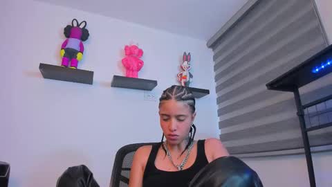 Snapshot of gangster_girl chatting on 11.30.25 GANG online show from 11.30.25