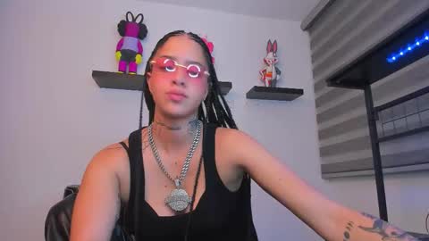 Snapshot of gangster_girl chatting on 12.18.25 GANG online show from 12.18.25