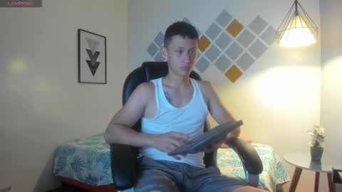 garuo_18 online show from 10.31.25